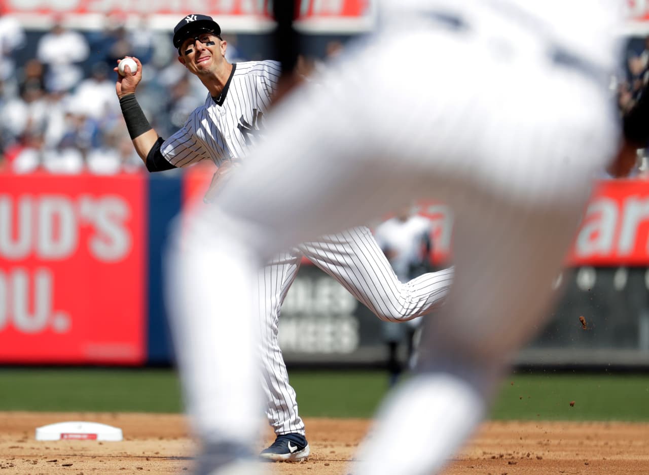 New York Yankees se impusieron 7-2 contra Baltimore Orioles en el arranque de la temporada, en un Yankee Stadium que tuvo la visita del panameño Mariano Rivera en la fiesta del triunfo.
