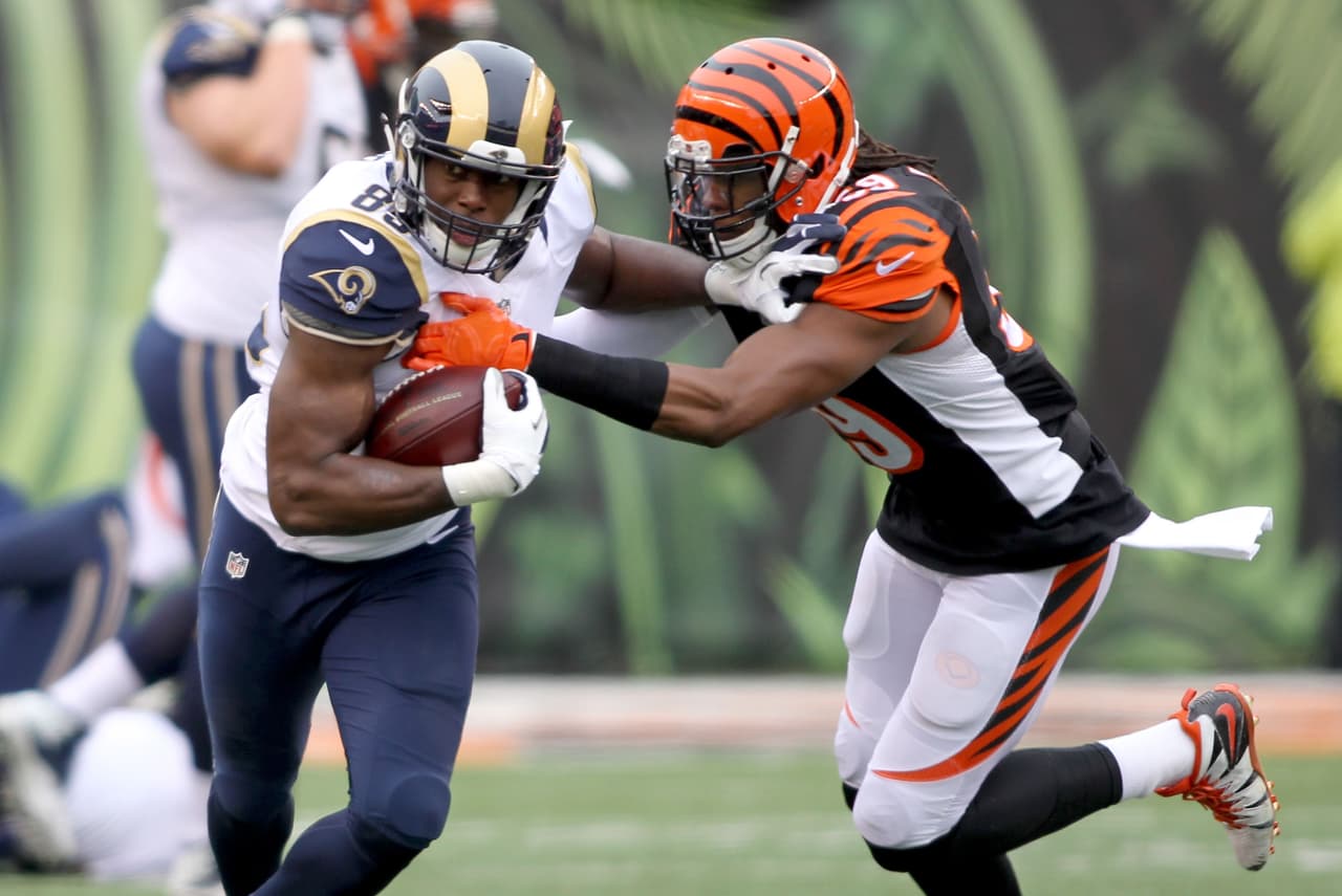 Hall es el primer CB en la historia de Bengals en ser el Defensivo de la Semana en dos ocasiones, uniéndose al profundo David Fulcher como los únicos backs defensivos del equipo en ganarlo en varias ocasiones.