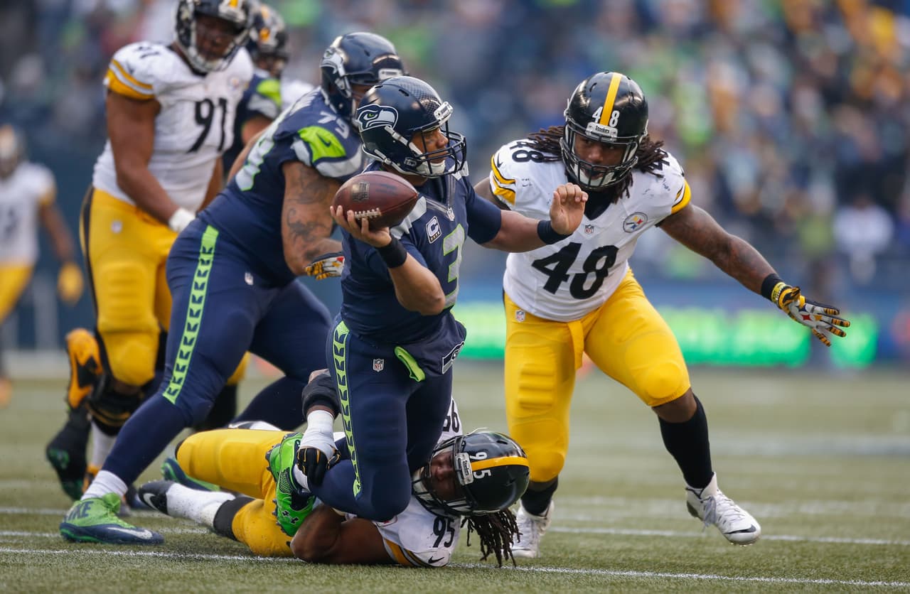 En su cuarta temporada, egresado de Wisconsin, esta es la quinta ocasión en que Wilson es e Ofensivo de la Semana, la mayor cantidad en la historia de Seattle.