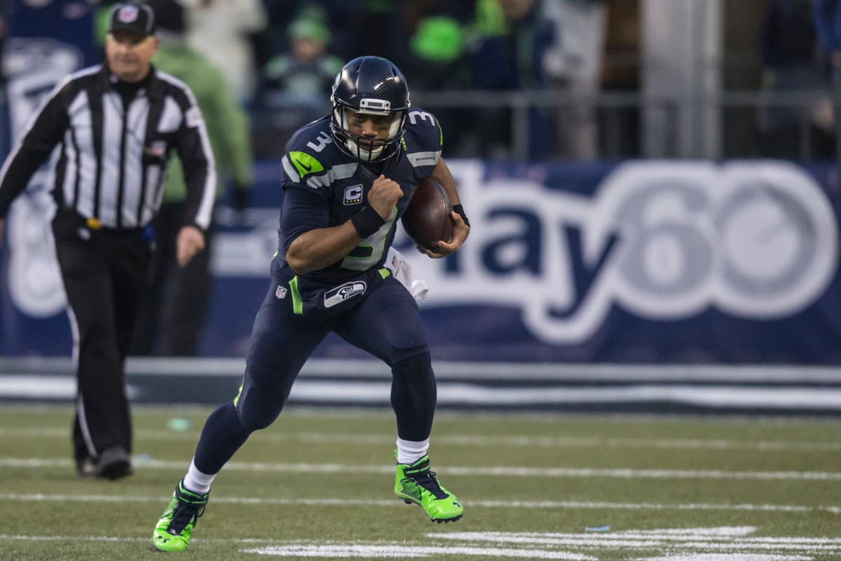El #3 de SEA completó 21 de 30 pases (70%) para 345 yardas sin intercepción alguna para un rating de pasador de 147.9.
