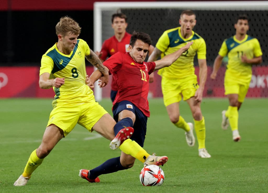 España logra imponerse a Australia 1-0 con gol de Oyarzabal ya al filo del partido durante la segunda Jornada de Juegos Olímpicos. La escuadra española debe sumar una victoria en su último partido de grupo contra Argentina para poder calificar a Cuartos de Final.