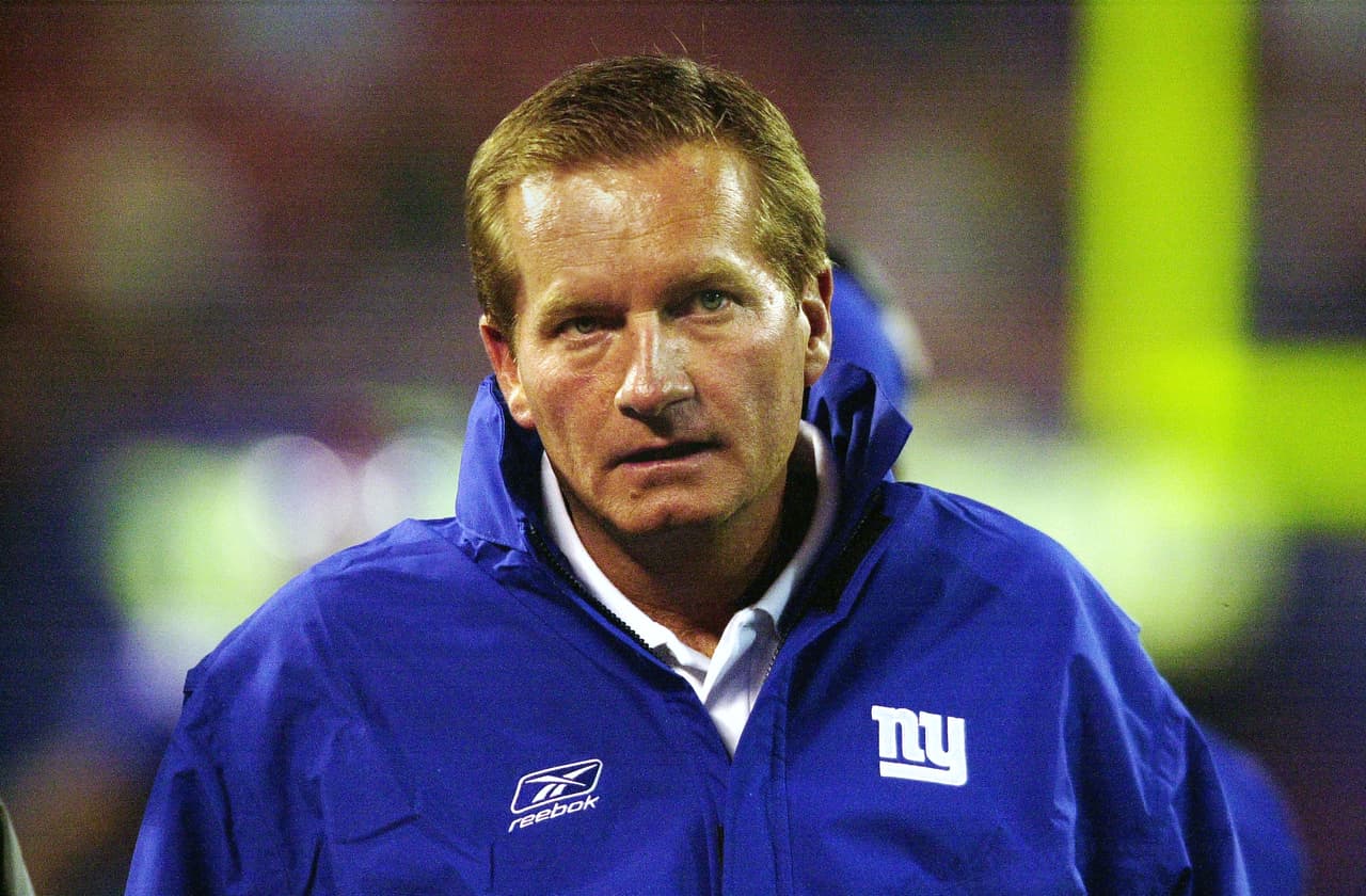 Jim Fassel (2002-2003) (14 victorias, 18 derrotas).