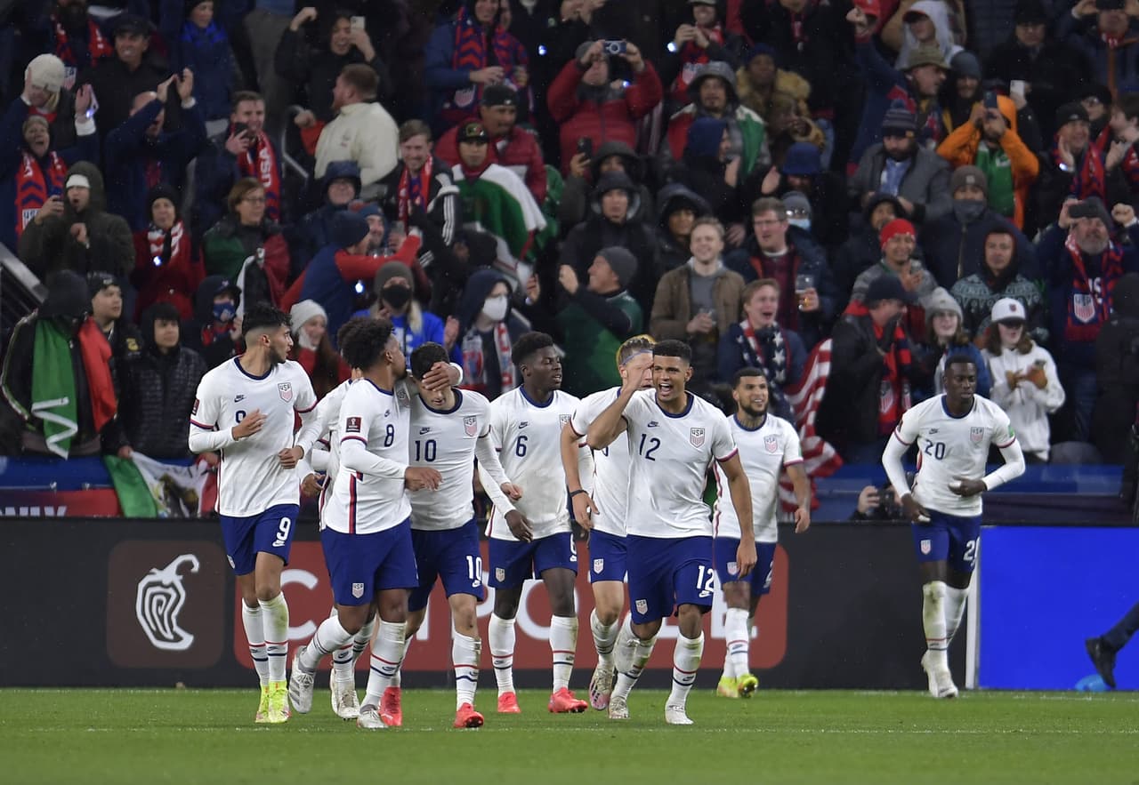 Christian Pulisic y Weston McKennie son los encargados de robarle el liderto tras vencer 2-0 al conjunto Azteca.