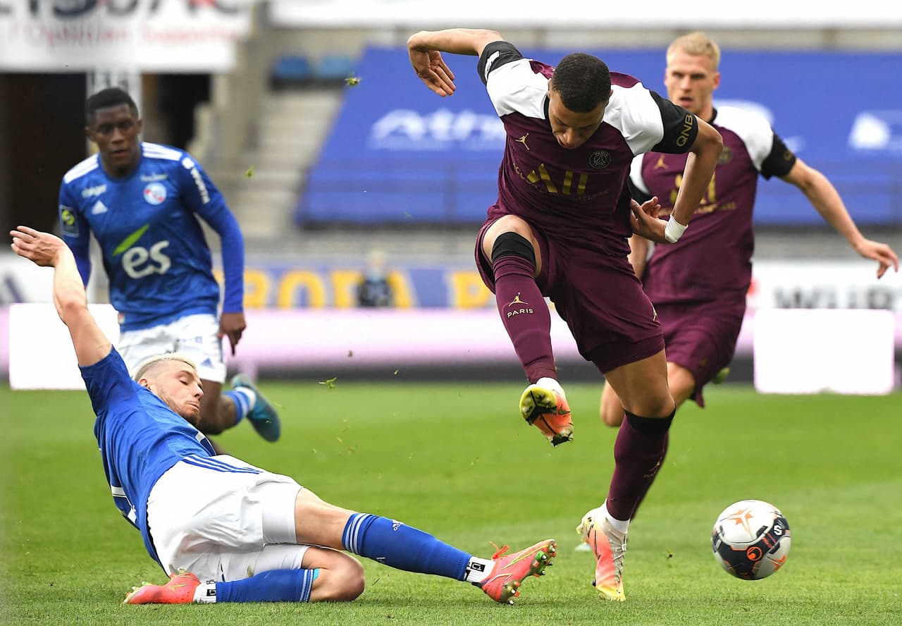 El PSG goleó al Strasbourg, pero tiene tres puntos menos que el líder de Francia, el Lille.