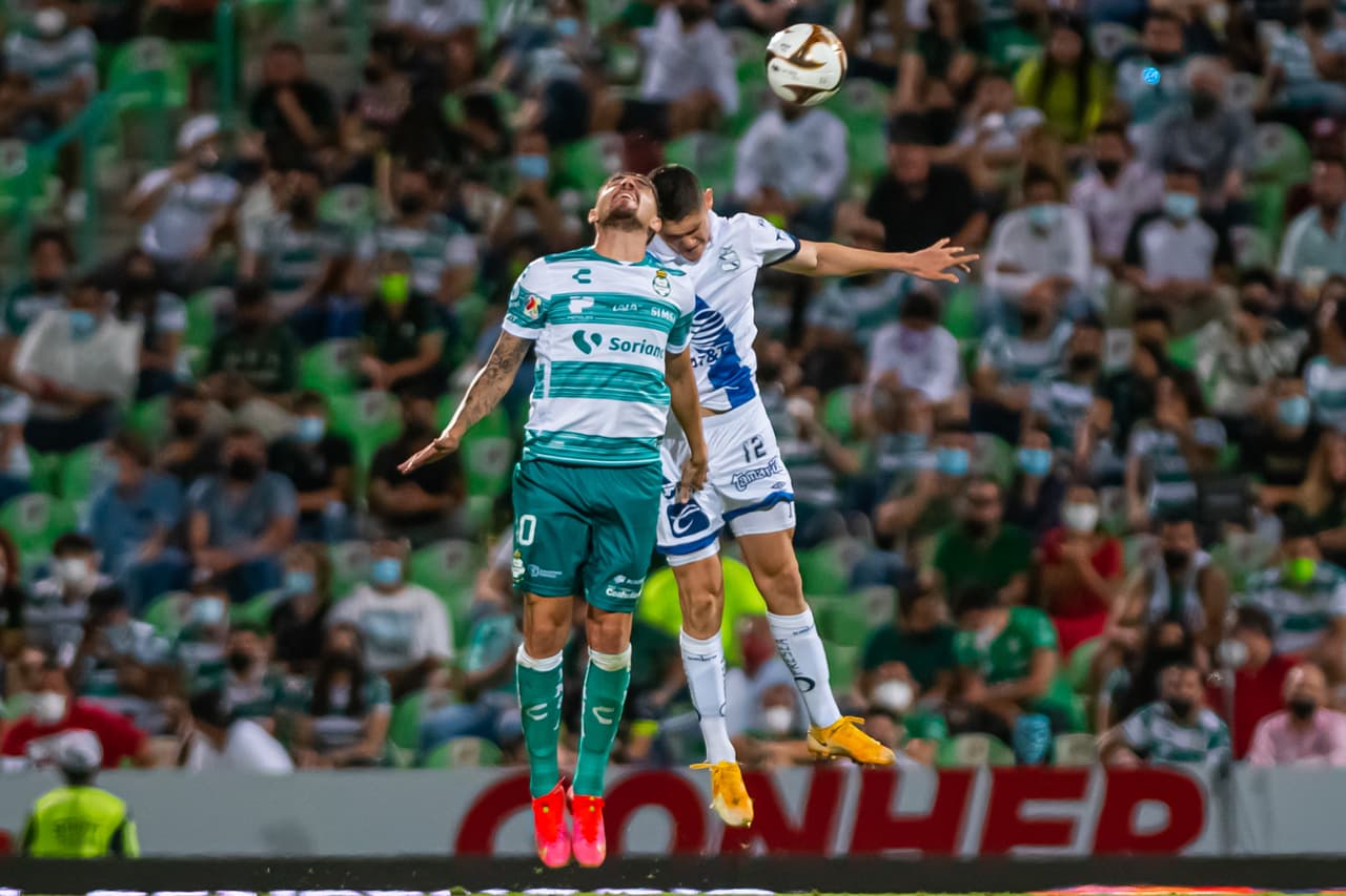 El doblete de Eduardo 'Mudo' Aguirre y el gol de Ayrton Preciado Santos vence 3-0 en la ida de semifianles al Puebla y toman una muy cómoda ventaja en la serie.