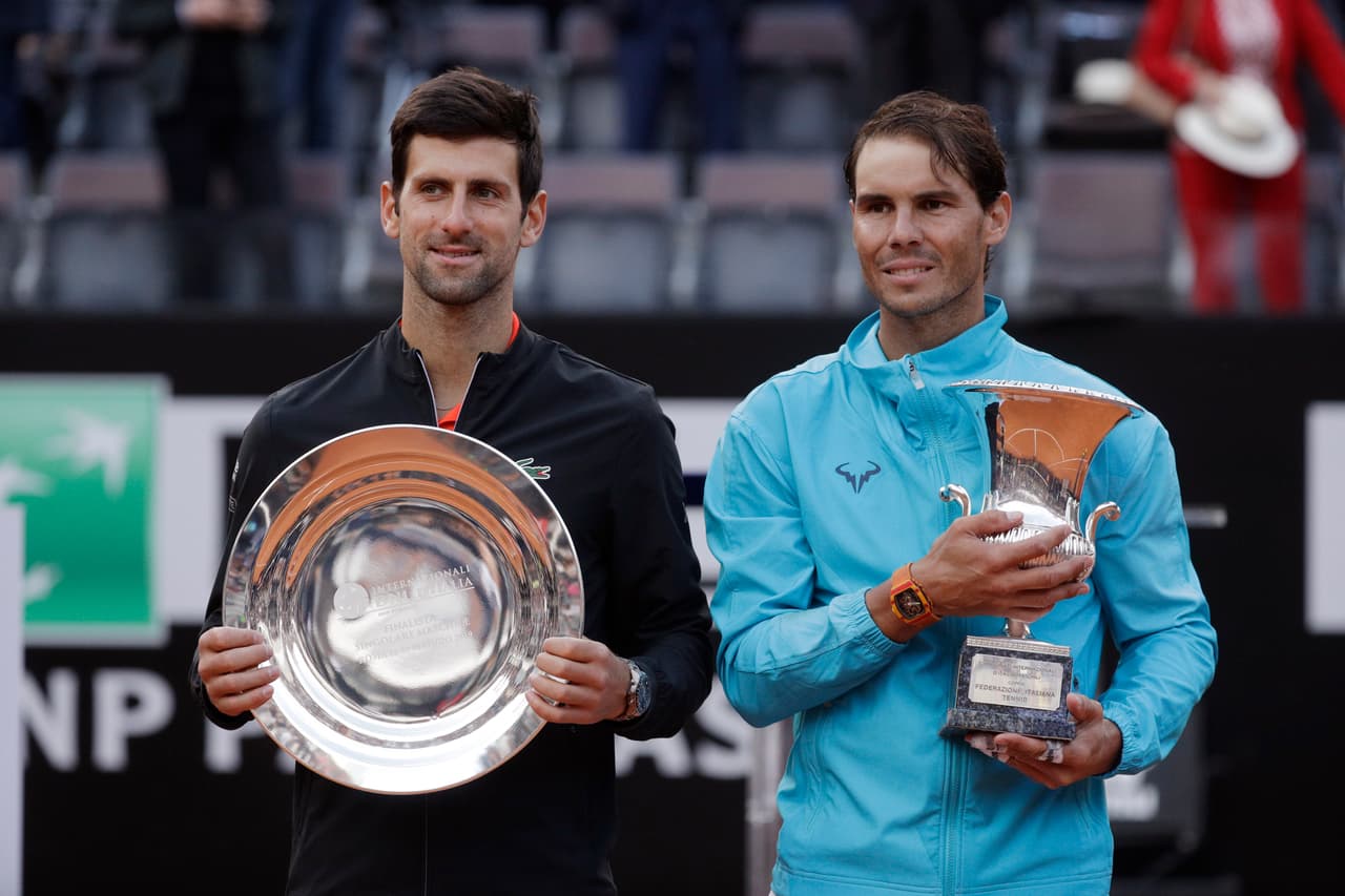Novak Djokovic y Rafael Nadal ocupan las posiciones 23 y 27, respectivamente, en el conteo. El serbio gana 44.6 millones de dólares, mientras que el español genera 40 millones de dólares.