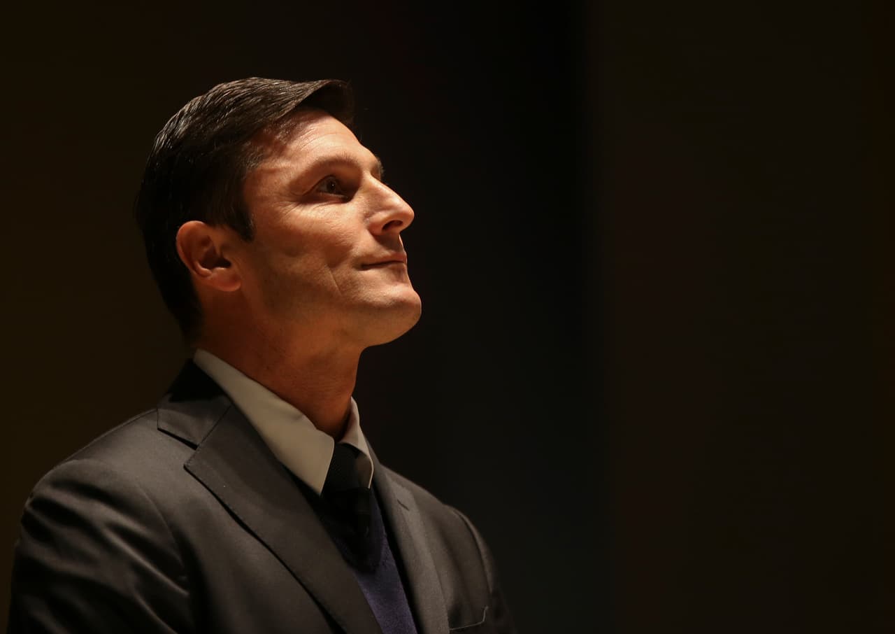 Es de los pocos jugadores que han disputado más de mil partidos profesionales. A su retiro registró 1114; además de ser uno de los jugadores que más veces vistieron la albiceleste.