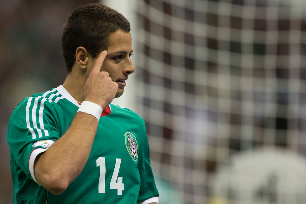 Javier Hernández también fue víctima de la mala suerte en casa. Mientras bajaba unas escaleras, tropezó y al apoyarse sufrió una fractura en su mano que lo dejó dos semanas incapacitado.