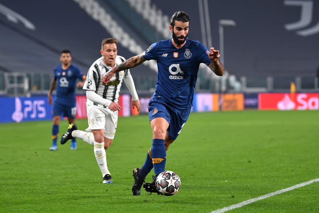 Juventus queda eliminado, por tercer año consecutivo, de la UEFA Champions League. Esta vez el Porto hizo la hazaña y, en tiempo extra, con gol de Sergio Oliveira, calificó a su equip a cuartos de final. El mexicano Jesús 'Tecatito' Corona, fue titular y participó durante todo el encuentro. El marcador del partido fue 3-2, pero fue el global el que le dio el pase a los 'Dragones Azules'.