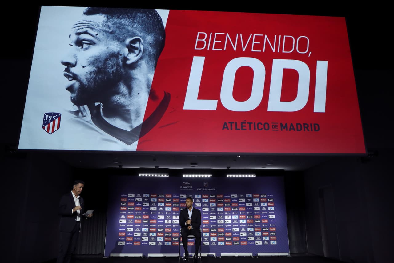 El Atlético de Madrid se sigue reforzando para pelear el título de La Liga y la Champions League. Renan Lodi se sumó al club y fue presentado este martes en el Metropolitano.