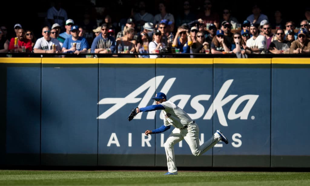 Aquí el left fielder de los Mariners Domingo Santana haciendo un out. Los Red Sox dejaron 10 corredores en las bases.