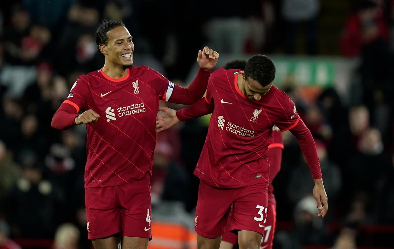 Liverpool no se despeina y golea al Leeds United 6-0 con doblete de Mohamed Salah en penales, un gol de Joao Matip, dos de Sadio Mané y uno más de Virgil Van Djik de último minuto durante el partido correspondiente a la J19 en la Premier League.
