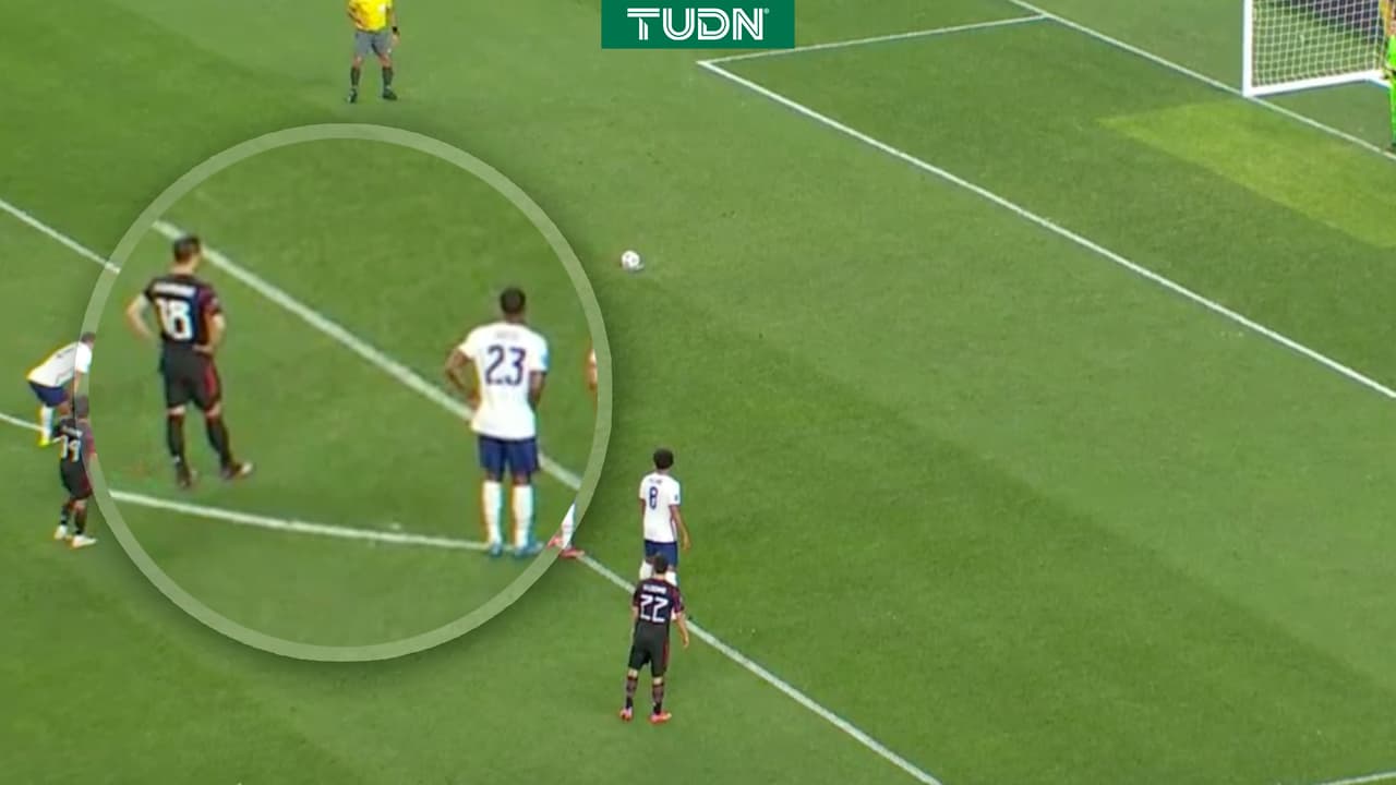 Kellyn Acosta le dijo a Guardado: "Vas a decepcionar a tu país"