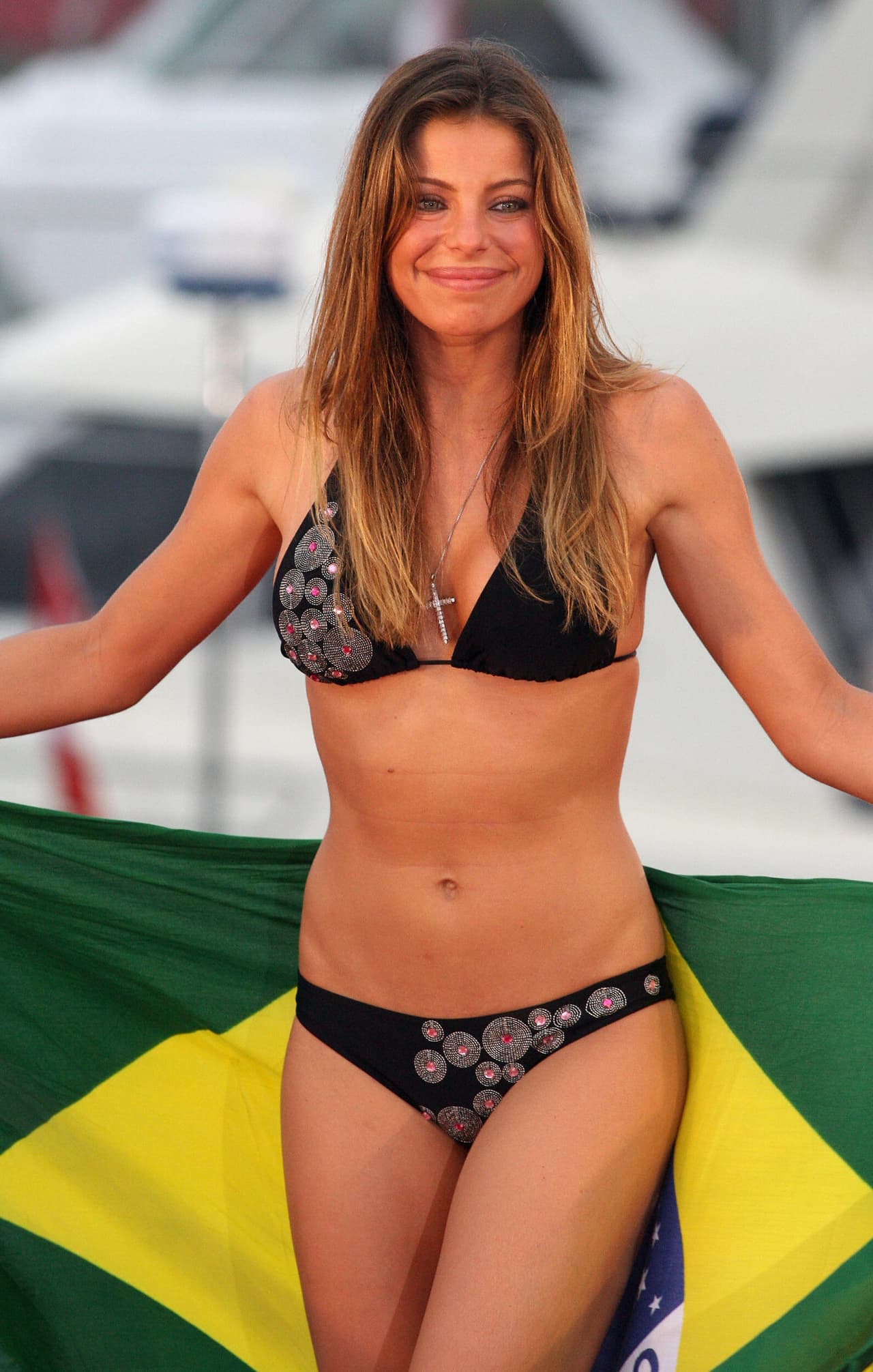 La modelo brasileña estuvo casada durante un año con Ronaldo Nazario Da Lima y demostró que con su belleza y sensualidad conquistó al 'Fenómeno'. Ese atractivo, gracias a su rostro y cuerpos espectaculares, la mantiene vigente en los medios.