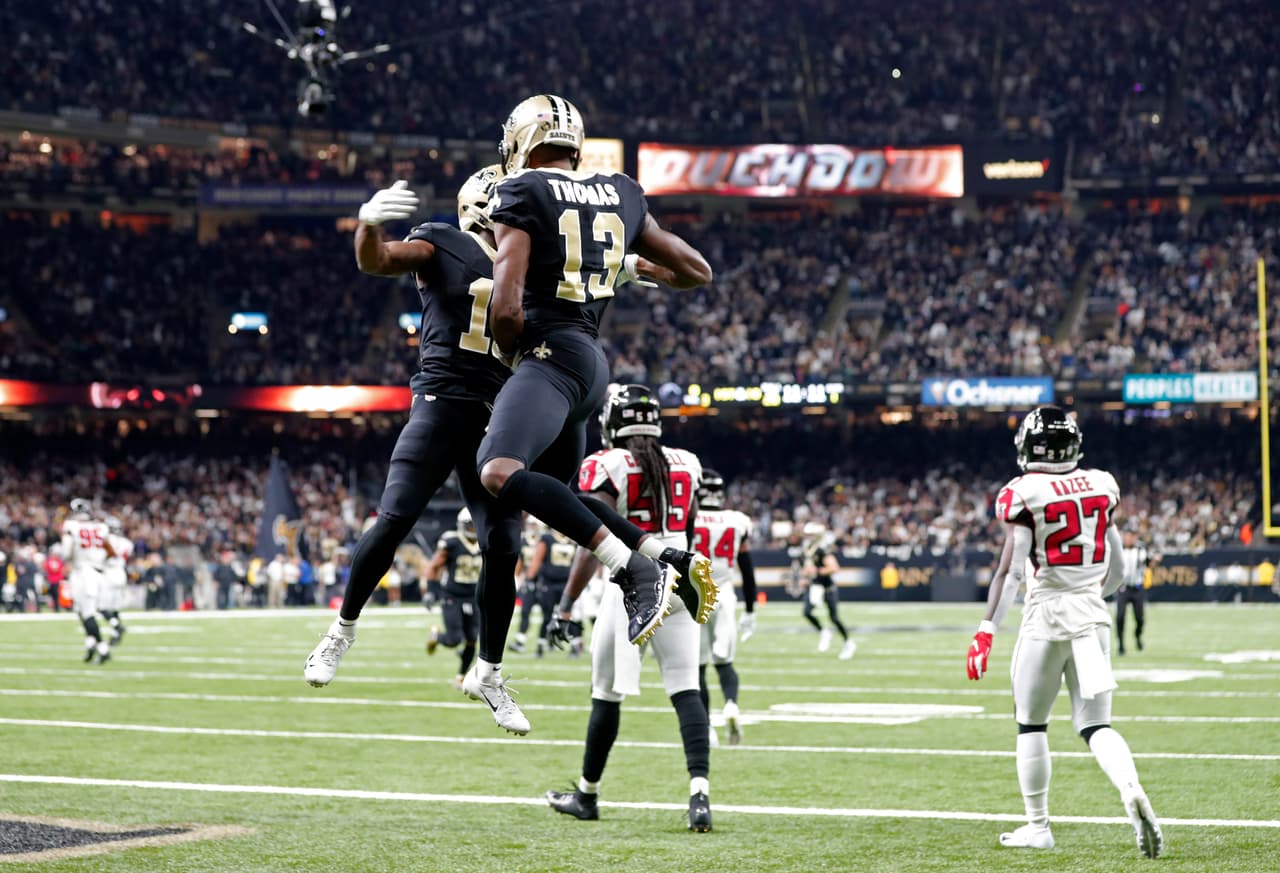 Tommylee Lewis y Michael Thomas celebran un touchdown. Los Saints tuvieron una anotación por parte de cuatro jugadores distintos que no fueron reclutados en el Draft, toda una proeza.