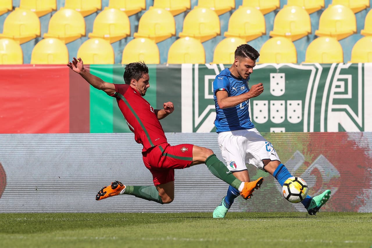 El elegido de Caixinha para reemplazar a Marcone fue el portugués Stephen Eustaquio quien solía ser seleccionado de Portugal en categorías menores.