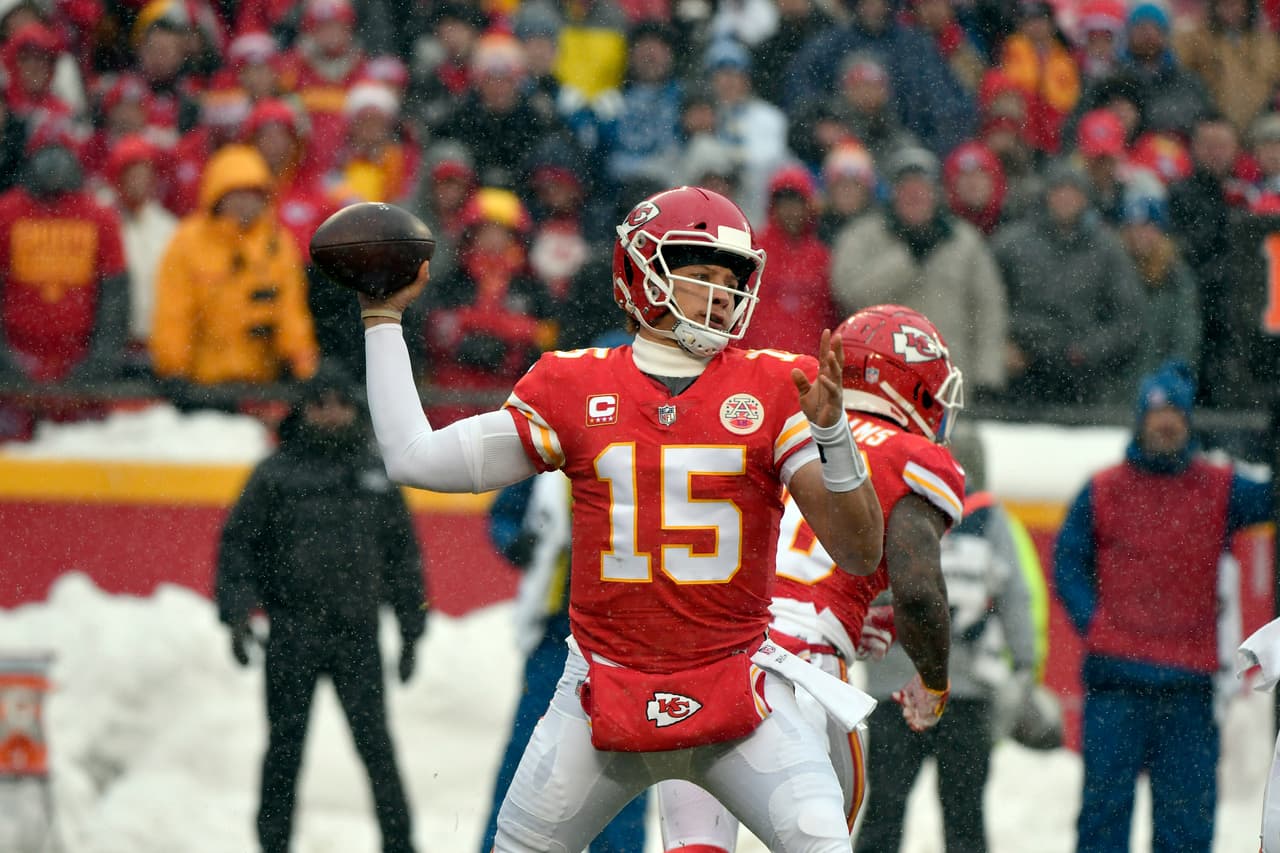 <b>Primer Cuarto: </b>Patrick Mahomes envía pase de 34 yardas para Sammy Watkins y entran en zona roja.
<b> (Chiefs 0-0 Colts)</b>