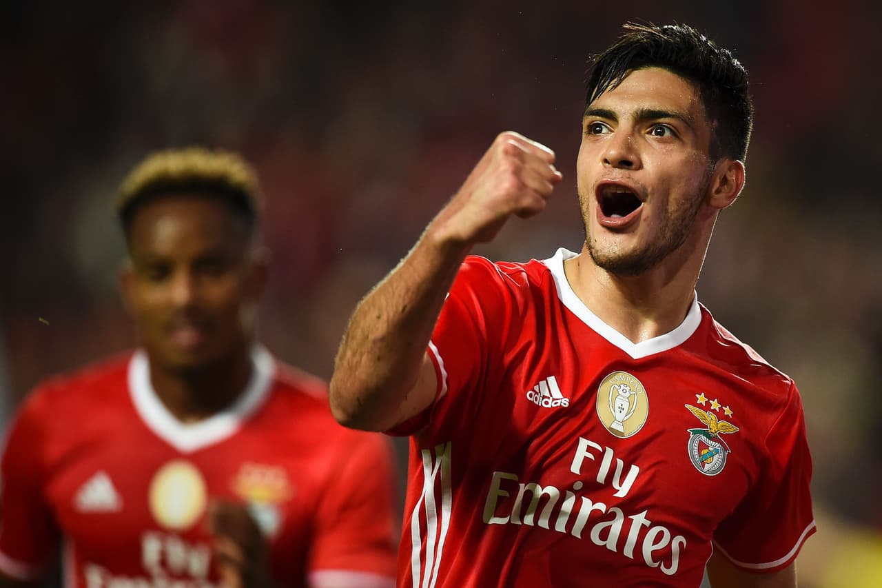 Benfica's Mexican forward Raul Jimenez (R) celebrates after scoring during the Portuguese league football match SL Benfica vs Moreirense FC at the Luz stadium in Lisbon, on November 27, 2016. / AFP / PATRICIA DE MELO MOREIRA (Photo credit should read PATRICIA DE MELO MOREIRA/AFP/Getty Images)