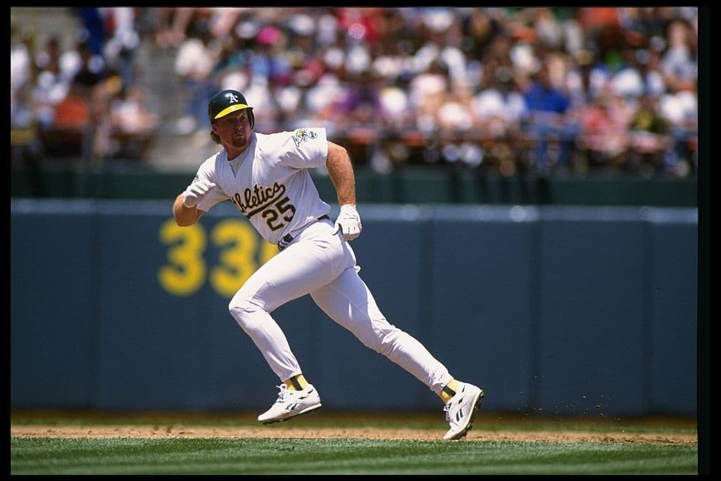 10) Mark McGwire. El primera base de los Athletics ganó la Serie Mundial de 1988 con Oakland, pero en 1997, al ser agente libre, los A's decidieron dejarlo en libertad.