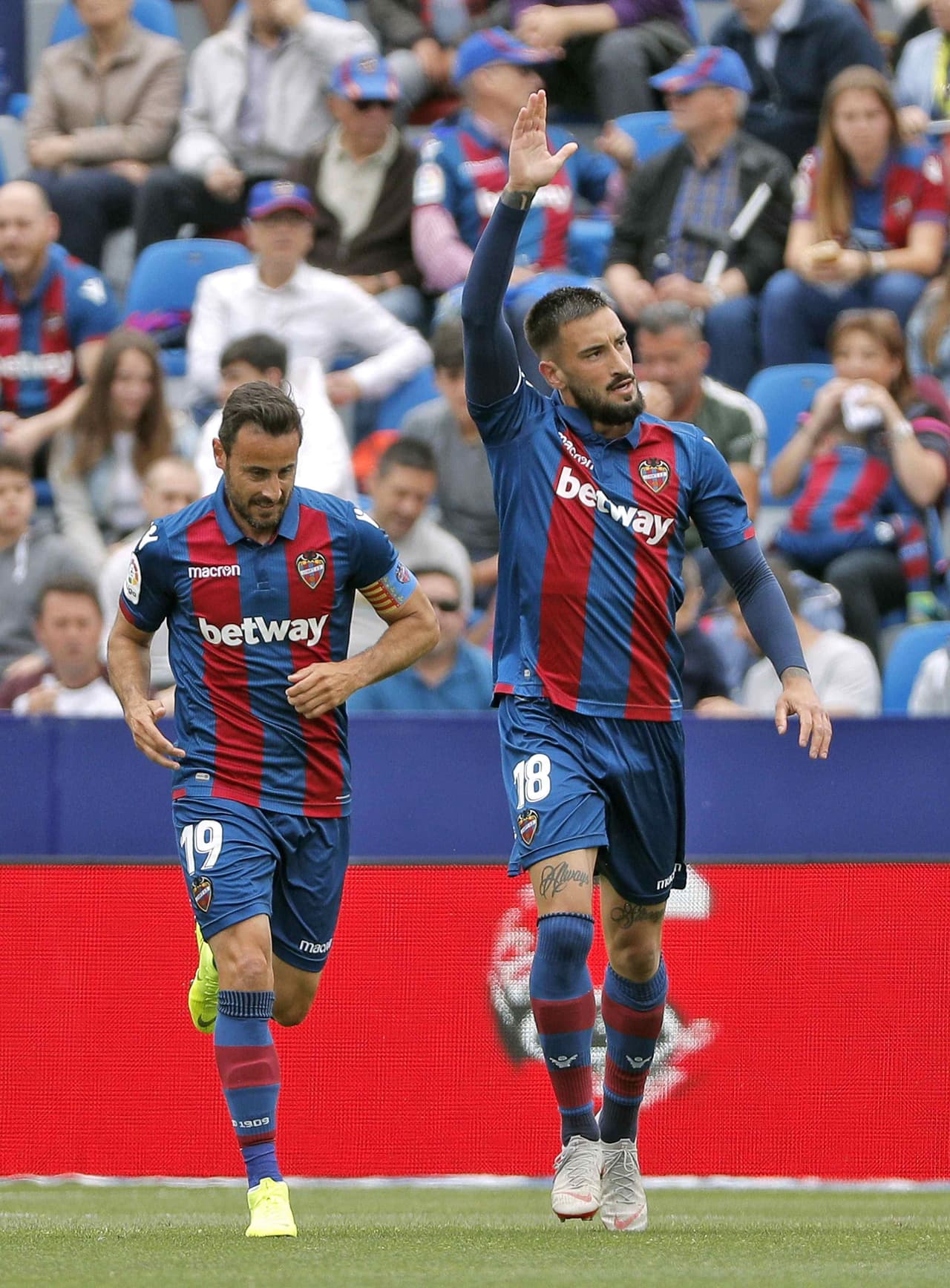 Levante fue contundente en la primera parte y al minuto 36 de ese periodo marcó el 2-0 por medio de Roger Marti.