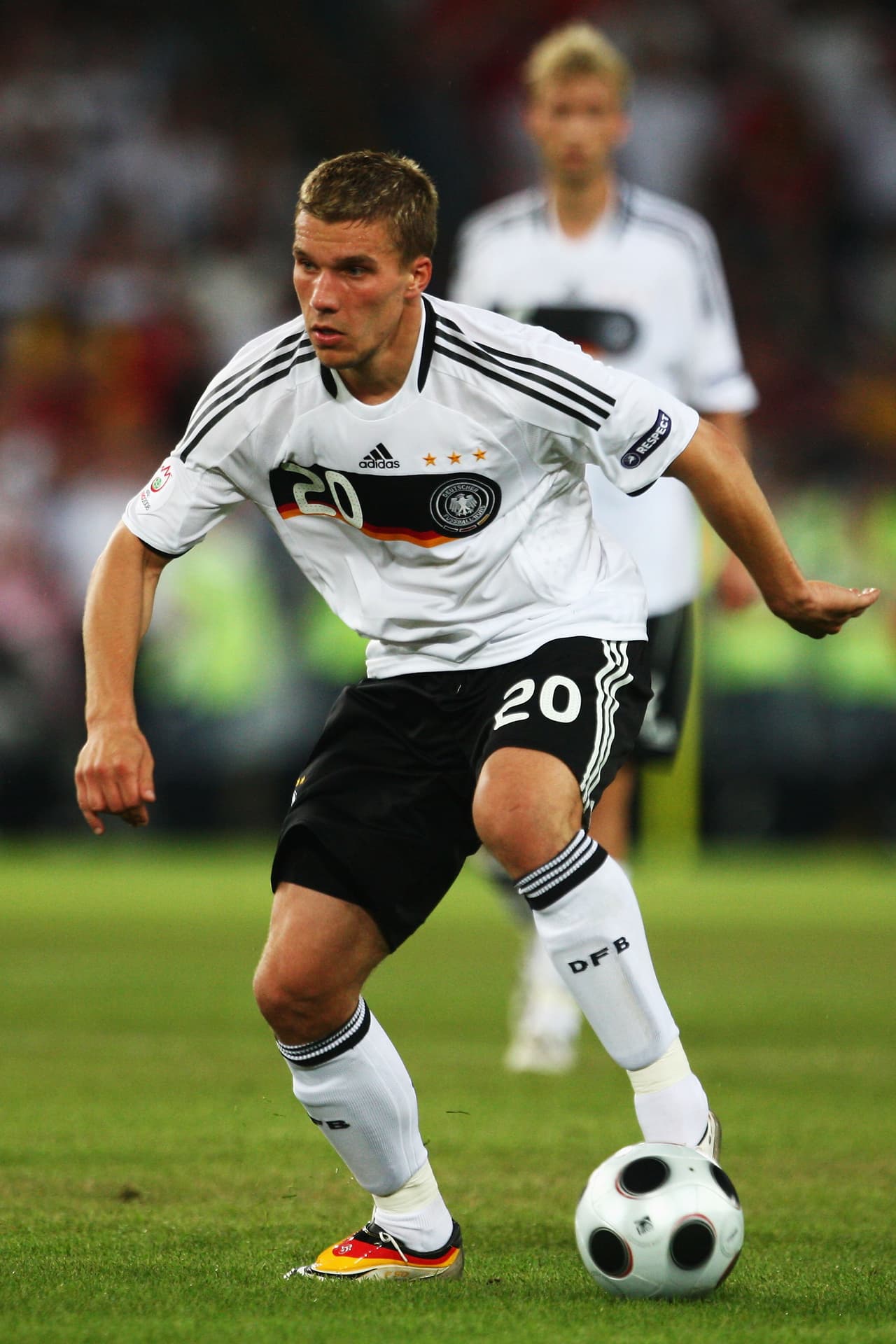 El quinto de los seis en decir adiós a tiempo fue Lukas Podolski, quien ahora juega en Japón.