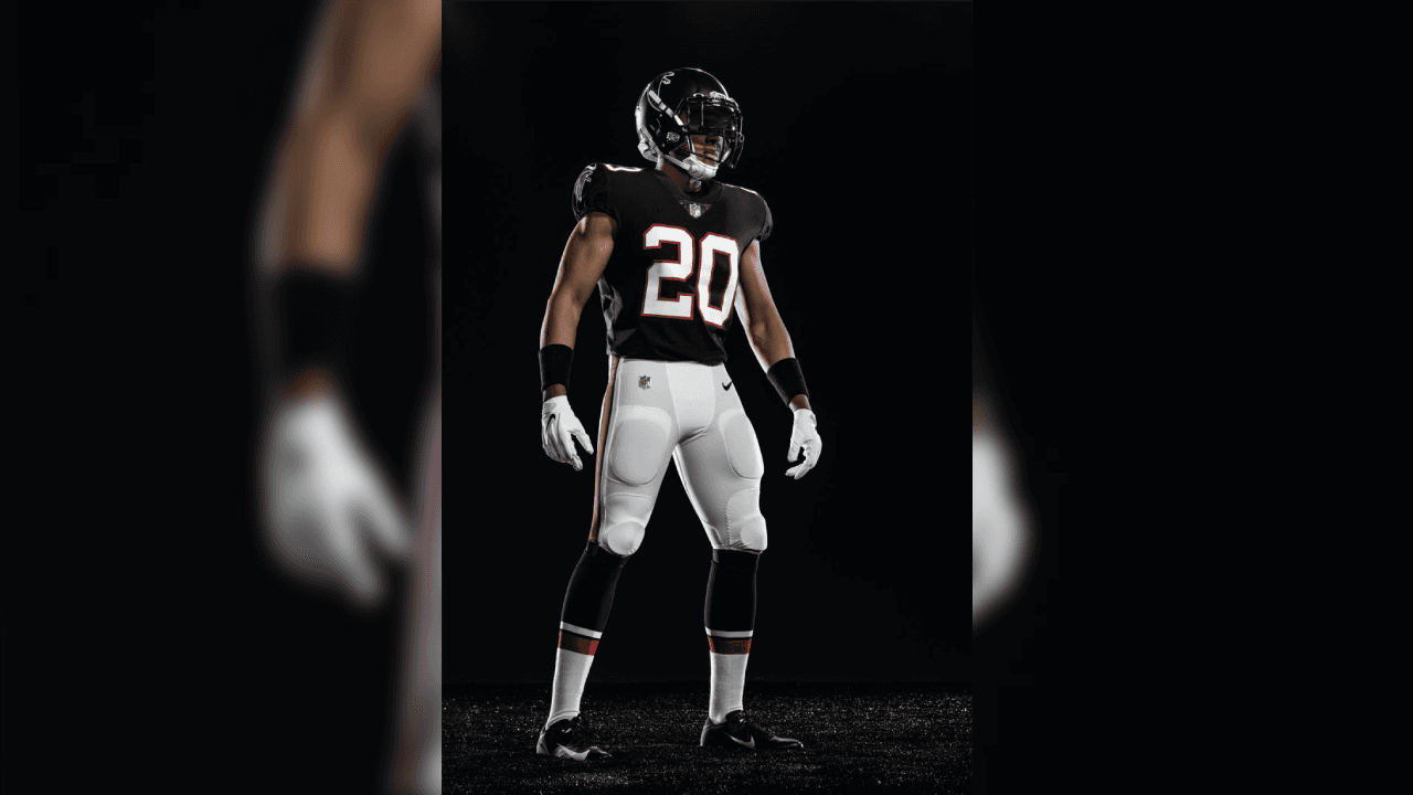 ¡Los Falcons presentan su nueva indumentaria! Con una gran variación en sus uniformes donde se eliminaron líneas en los hombros ahora predominan las tonalidades a un solo color. Así se prepara el equipo de Matt Ryan en la búsqueda de instalarse en otro Super Bowl.
