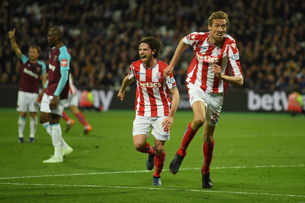 El tanto de Crouch abrió la celebración visitante y complicaba la situación del local.