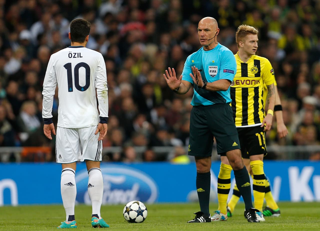 A quien James le heredó el '10' fue a Mesut Ozil. Una historia similar a la del colombiano, debido a que comenzó muy bien pero se fue diluyendo hasta que se marchó al Arsenal en medio de la polémica por el salario exigido para su renovación. También usó el 26 y el 23.