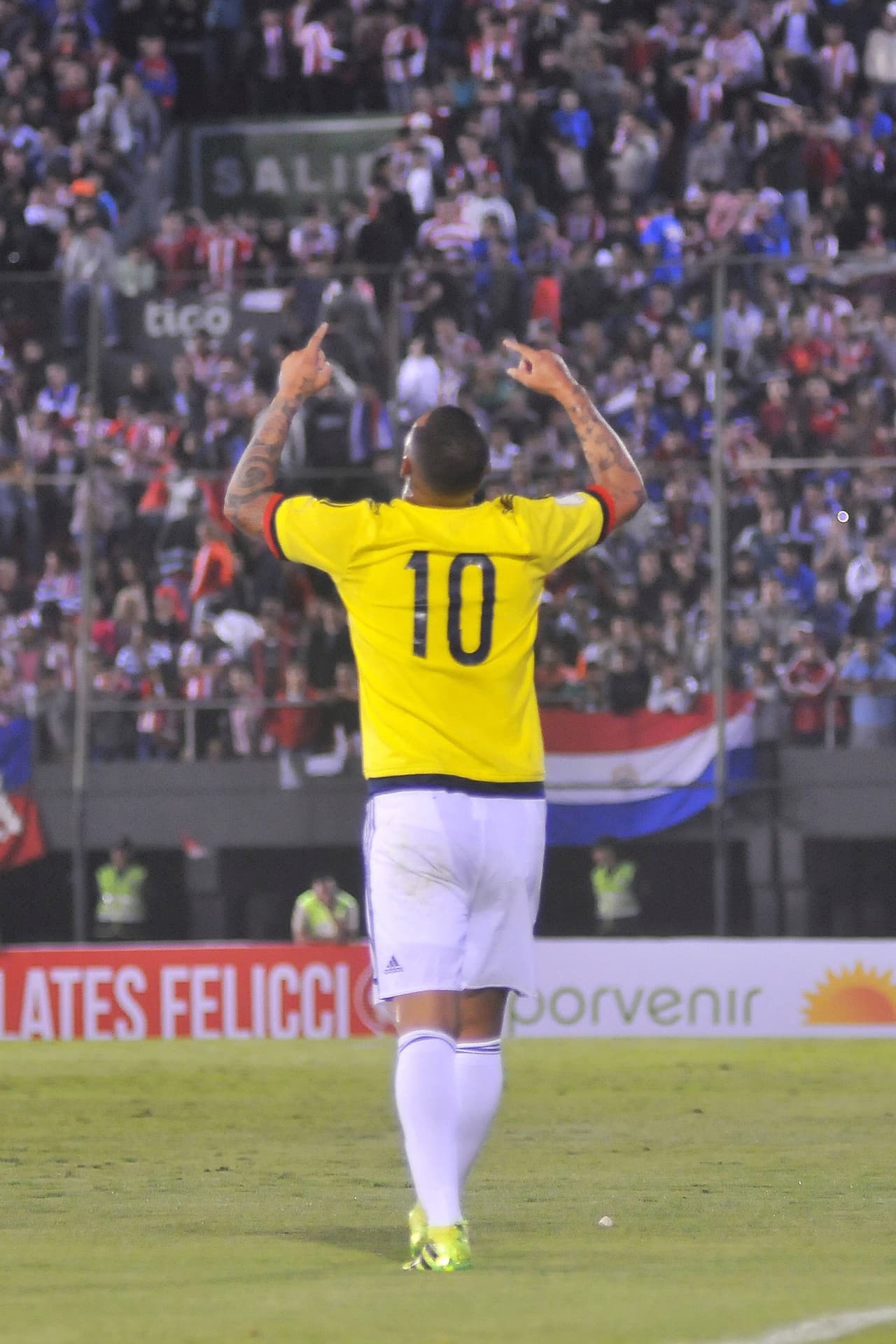 ASUNCION, PARAGUAY - OCTOBER 06: Edwin Cardona of Colombia celebrates after scoring the opening goal during a match between Paraguay and Colombia as part of FIFA 2018 World Cup Qualifiers at Defensores del Chaco Stadium on October 06, 2016 in Asuncion, Paraguay. (Photo by Fernando Calistro/LatinContent/Getty Images)