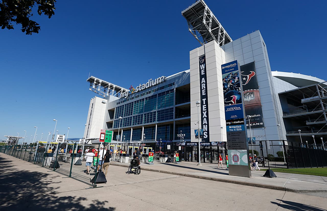 La casa de los Houston Texans de la NFL se encuentra en Houston, ciudad poblada por poco más de dos millones de personas.