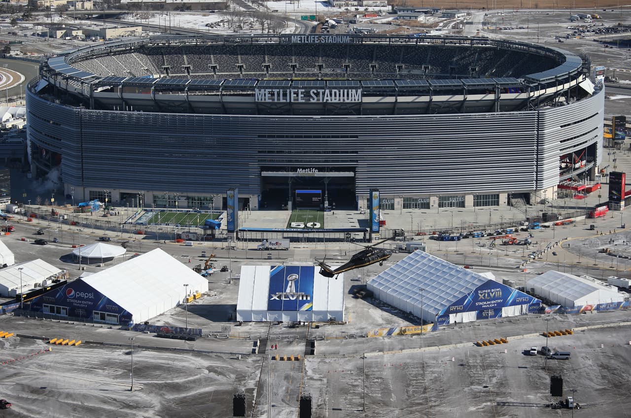 El estadio que comparten los NY Giants y los NY Jets de la NFL está localizado en el suburbio de Meadowlands con cerca de 900 habitantes.
