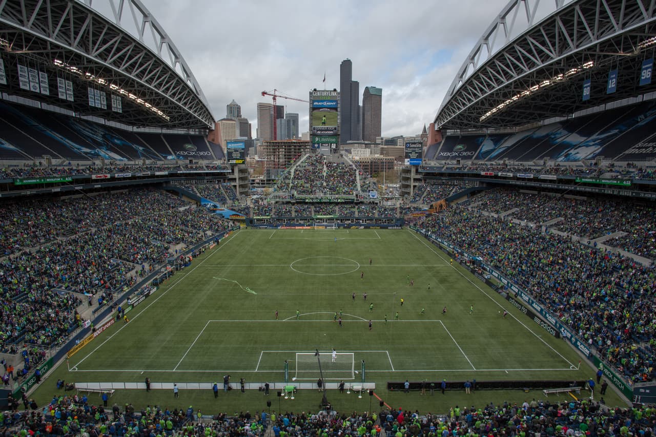 En 2002 abrió sus puertas el CenturyLink Field que cuenta con cupo para 67 mil personas.