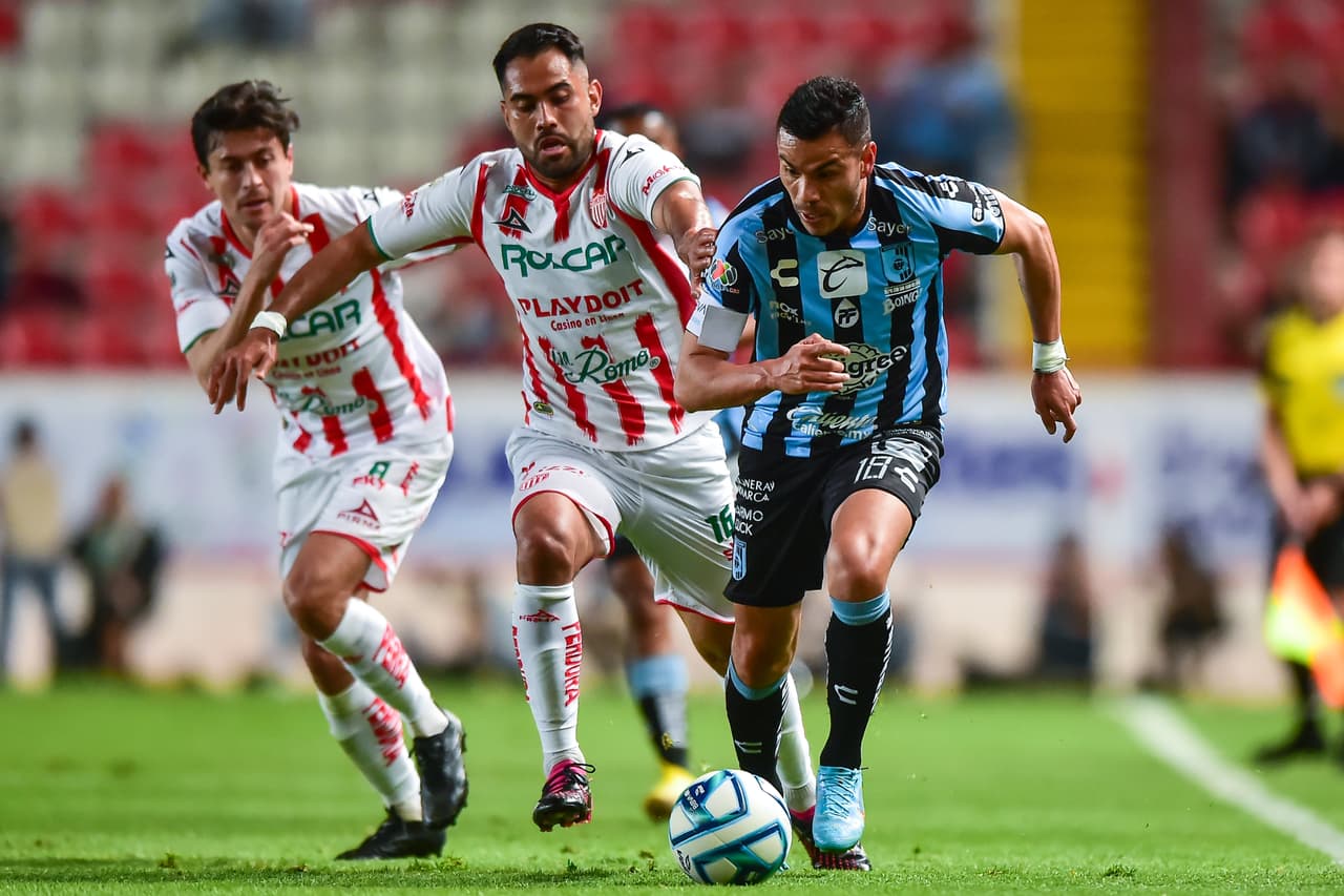 Necaxa y Gallos Blancos dividen puntos en un encuentro que terminó con emoción al límite.