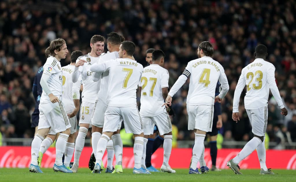 Con goles de Karim Benzema, Federico Valverde y Luka Modric, el Real Madrid sigue con la presión sobre el Barcelona.