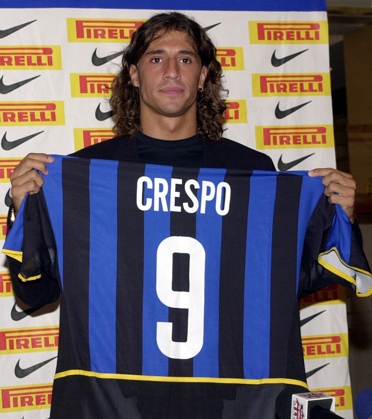 El espacio que dejaba el Fenómeno lo llenó rápidamente el Inter. El argentino Hernán Crespo llegó a reemplazarlo en el lub 'neroazzurro' desde la Lazio, una transacción anunciada el mismo 31 de agosto de 2002.