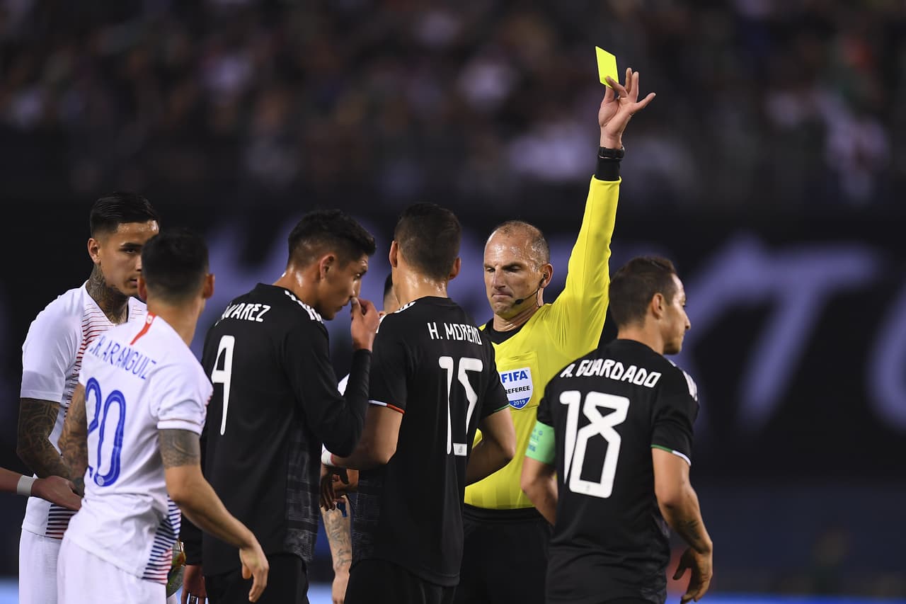 Las tarjetas amarillas fueron un dolor de cabeza para México en el primer tiempo, la vieron Andrés Guardado al 12' e Hirving Lozano al 28'.