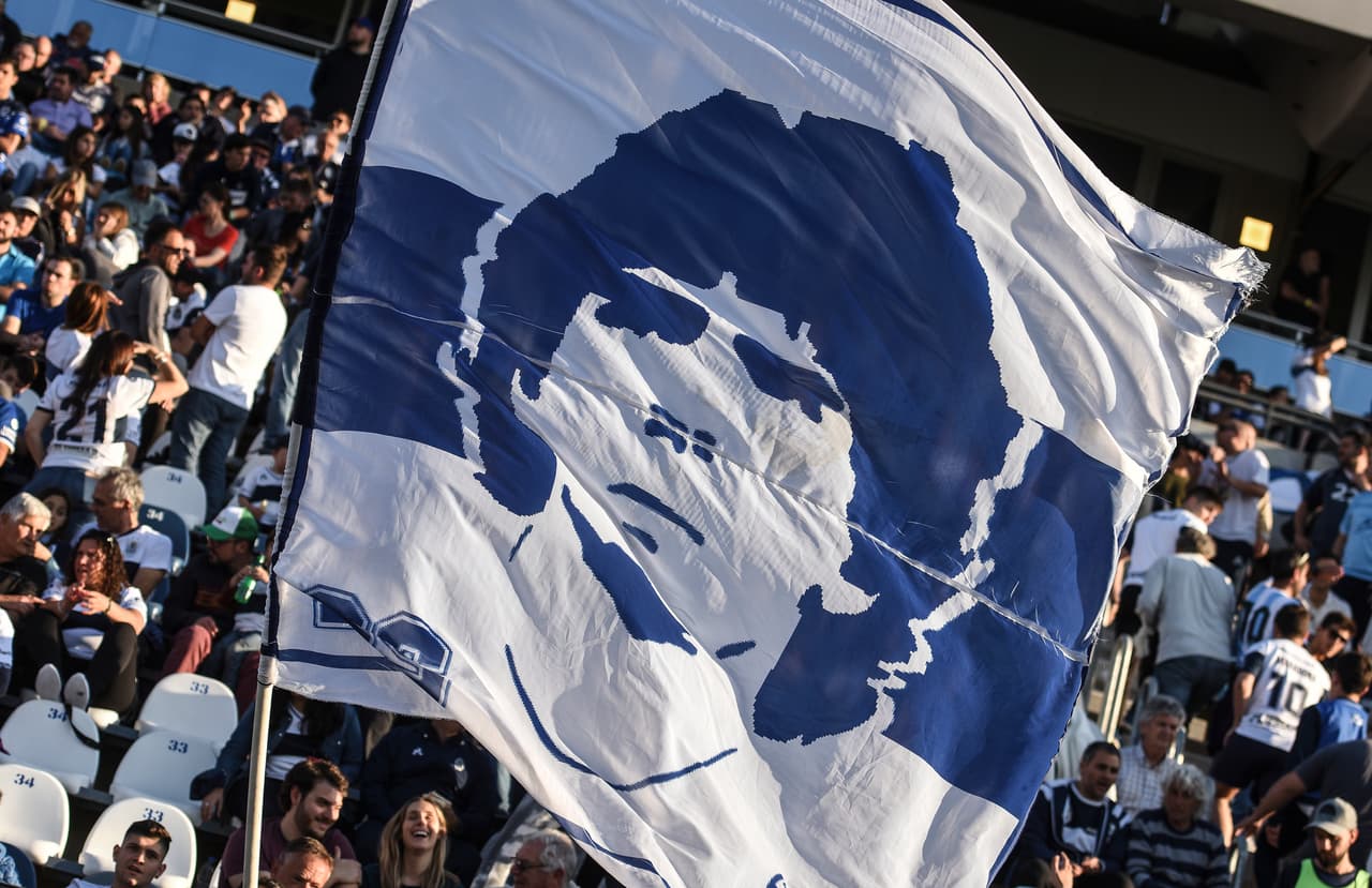 Pese a que los resultados no se han dado, la afición de La Plata está casada con Diego Armando Maradona.