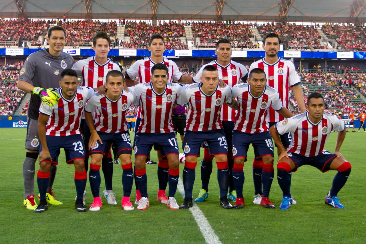 Y el once de Chivas: Cota; Edwin Hernández, Alanís, Salcido, Sánchez; Pérez, Vázquez; Fierro, López, Magaña; Zaldívar.