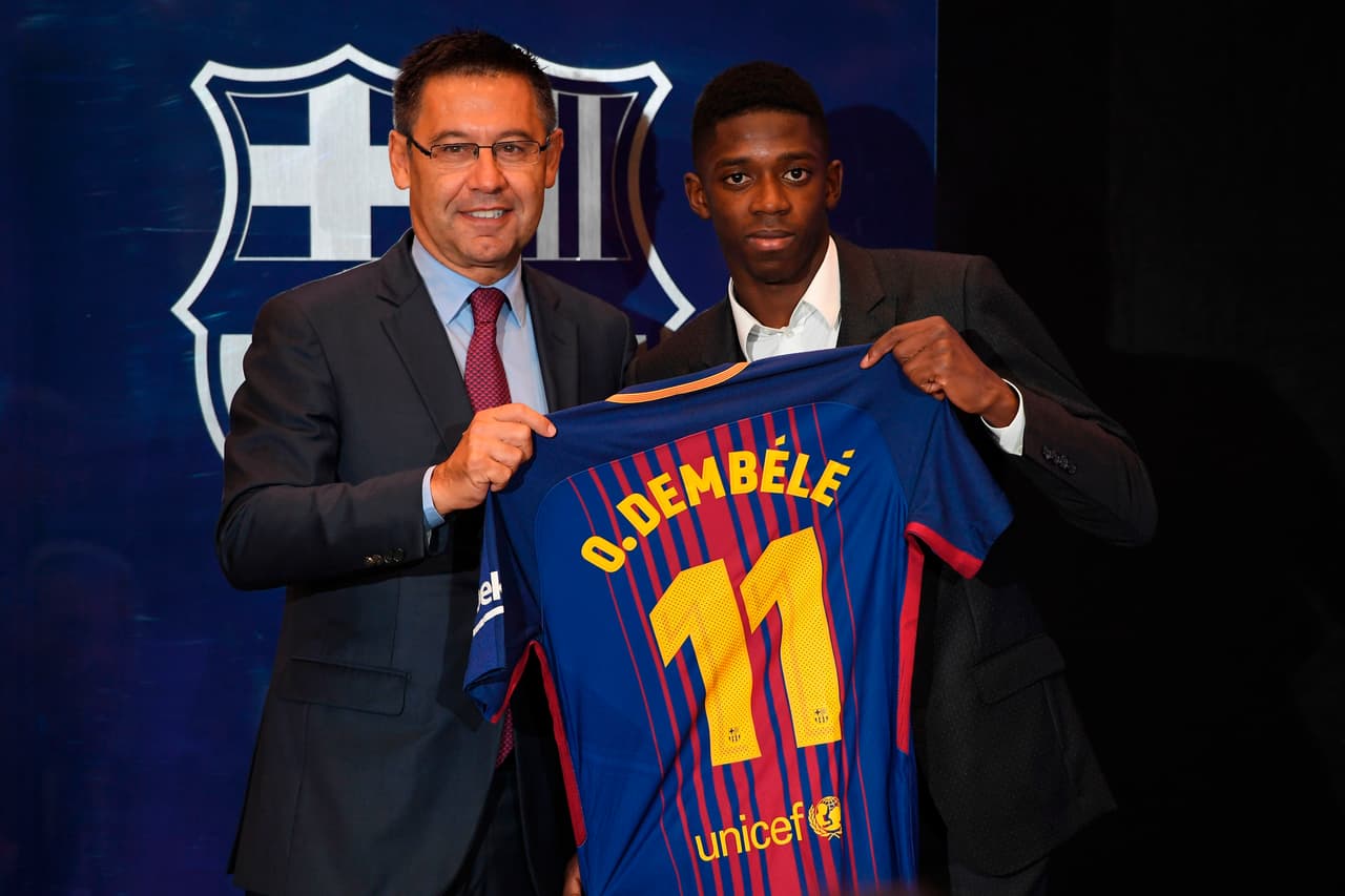 El francés Ousmane Dembelé fue el gran fichaje del Barcelona, que pagó 105 millones de euros (124 millones de dólares) para convertirse en el fichaje más caro de la historia del club.