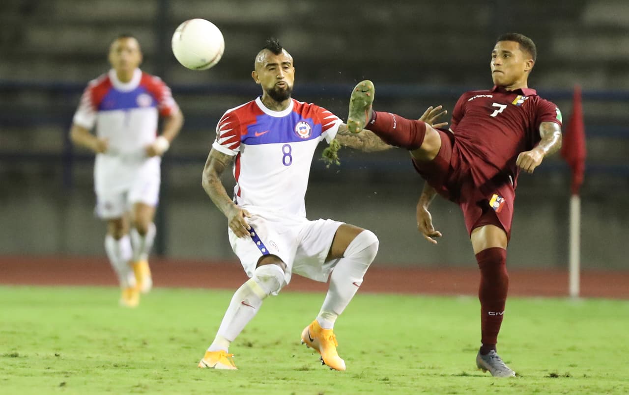 La vinotinto da el campanazo frente a Chile y consiguen sus primeros tres puntos al derrotar 2-1 a los chilenos.