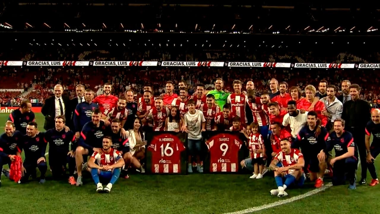 Héctor Herrera recibe homenaje del Atlético de Madrid en su último partido