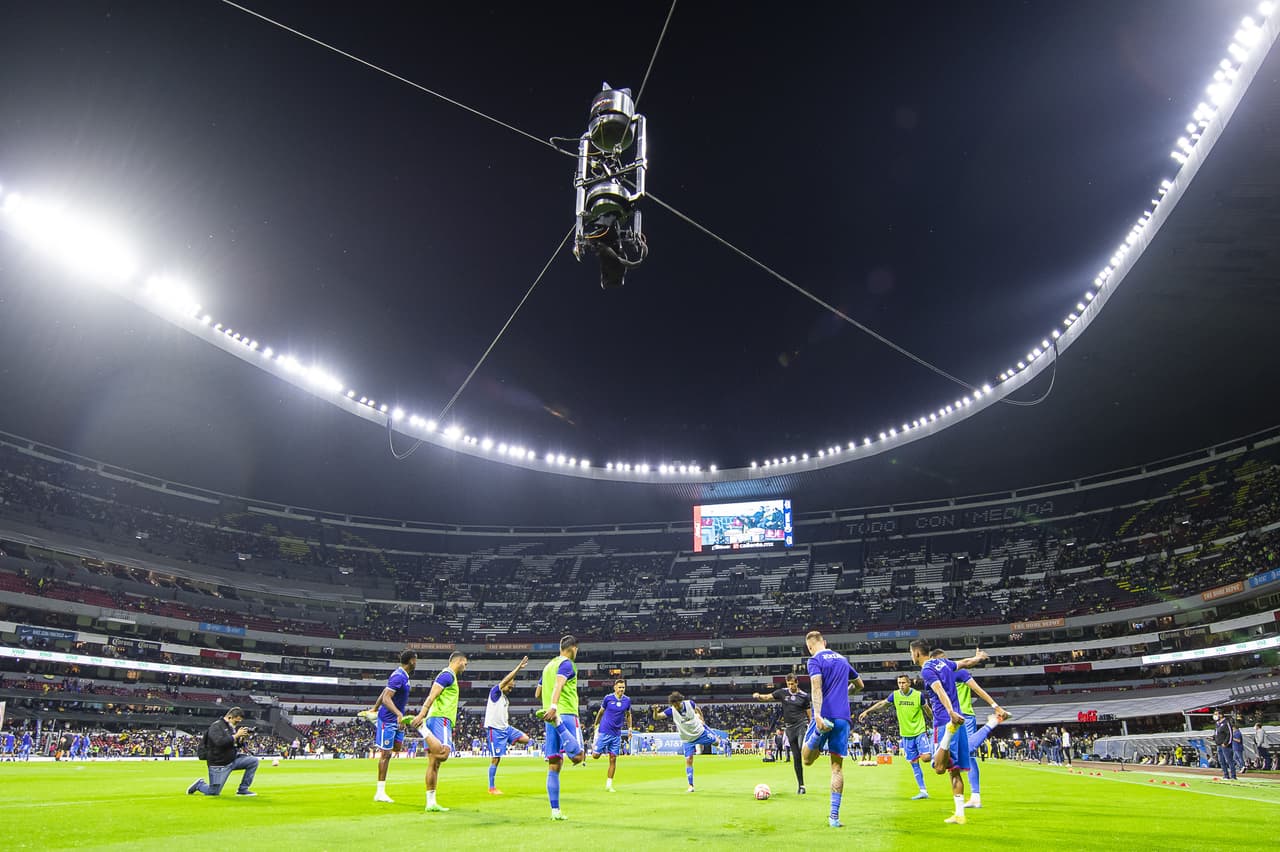 Las Águilas del 'Tano' Ortíz se dieron un festín en la cancha del Estadio Azteca luego de golear 7-0, con siete anotadores diferentes, a un Cruz Azul que está muy cerca del abismo y con un DT que tiene las horas contadas.