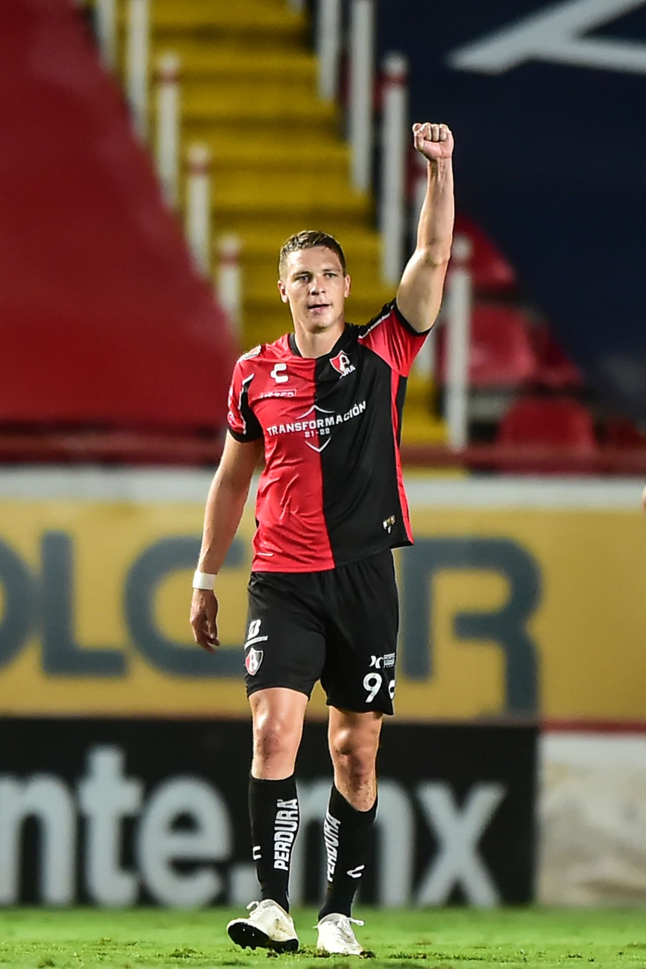 Al 35', Quiñones le devolvía el favor a Furch y habilitaba al argentino en el área para que éste definiera ante la salida de Malagón y marcara el 0-2.