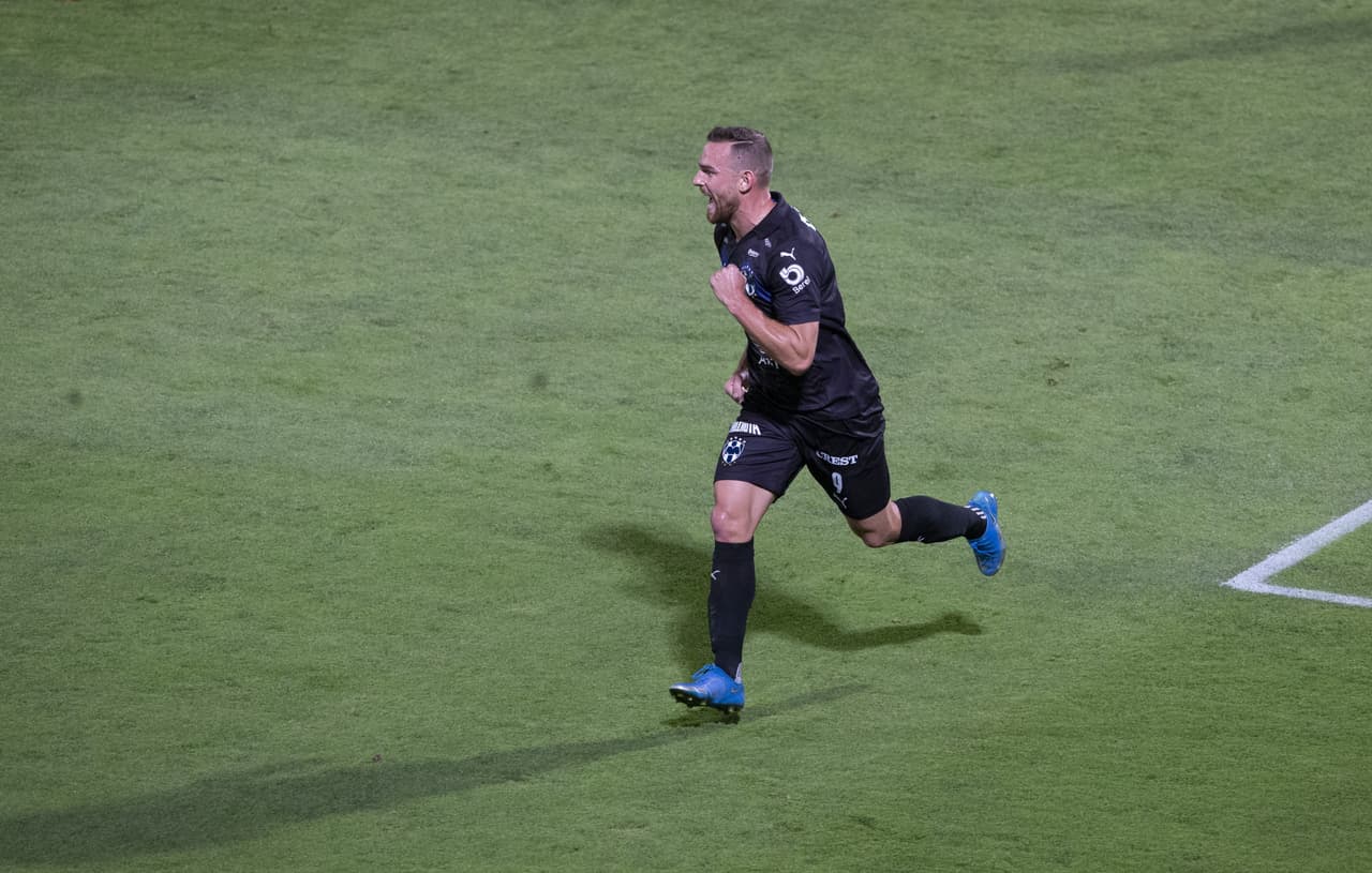 Eduardo Aguirre y Ayrton Preciado son los encargados de consumar la voltereta 2-1 sobre Santos y toman una ligera ventaja en las eliminatorias.