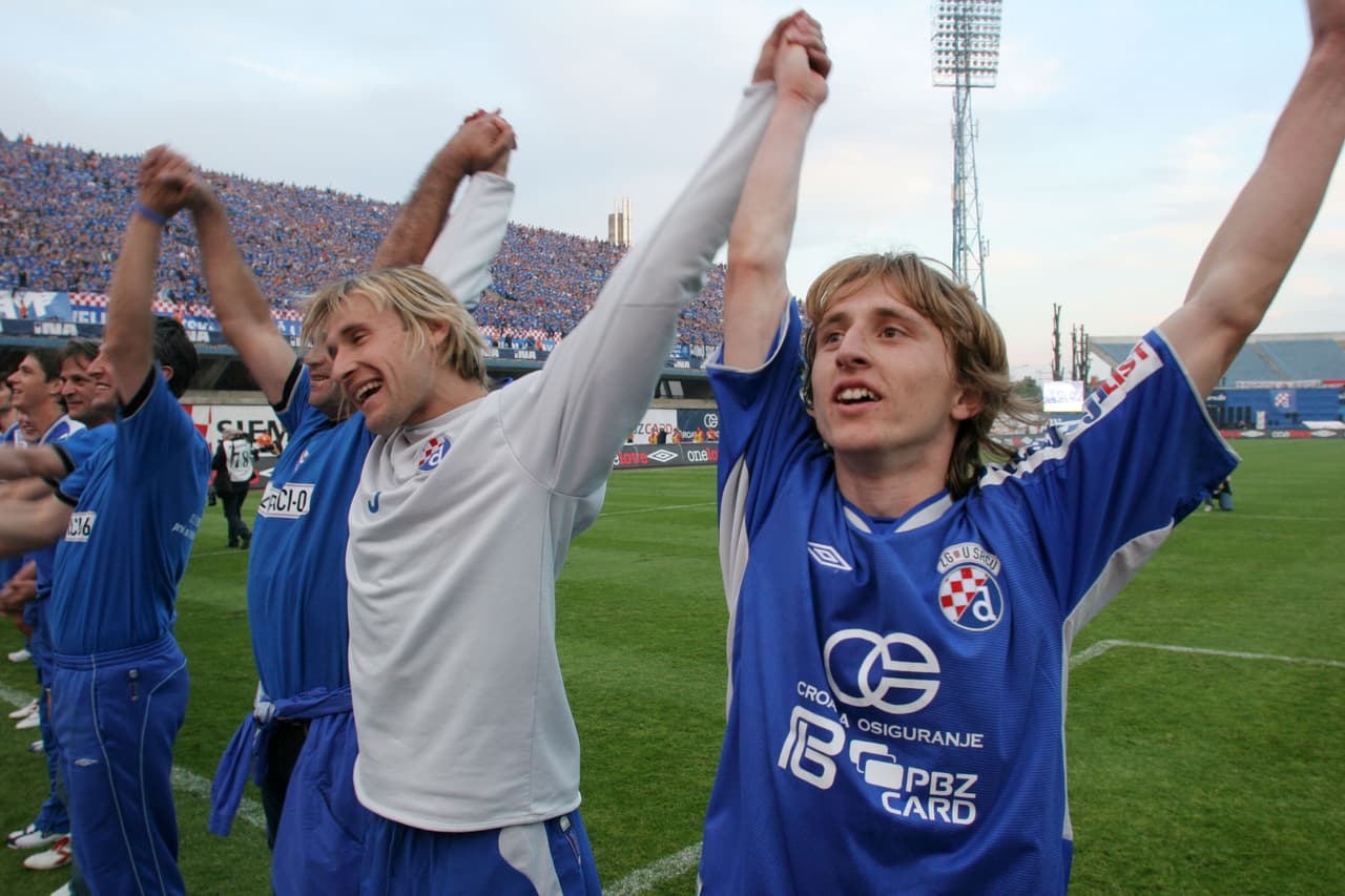 Modric arrancó su carrera en Dinamo Zagreb en 2003 a sus 18 años, tras una niñez que en 1991 en la Guerra de los Balcanes lo obligó a huir luego de que su abuelo fuera fusilado al frente de su casa.