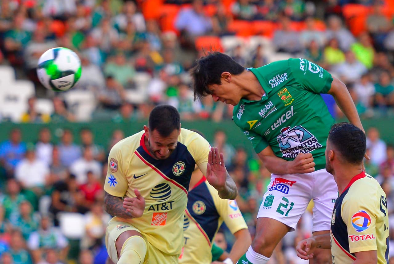 El juvenil José Macías (derecha) jugó su último partido con el León antes de viajar al Mundial Sub-20 en Polonia donde jugará con el Tri.