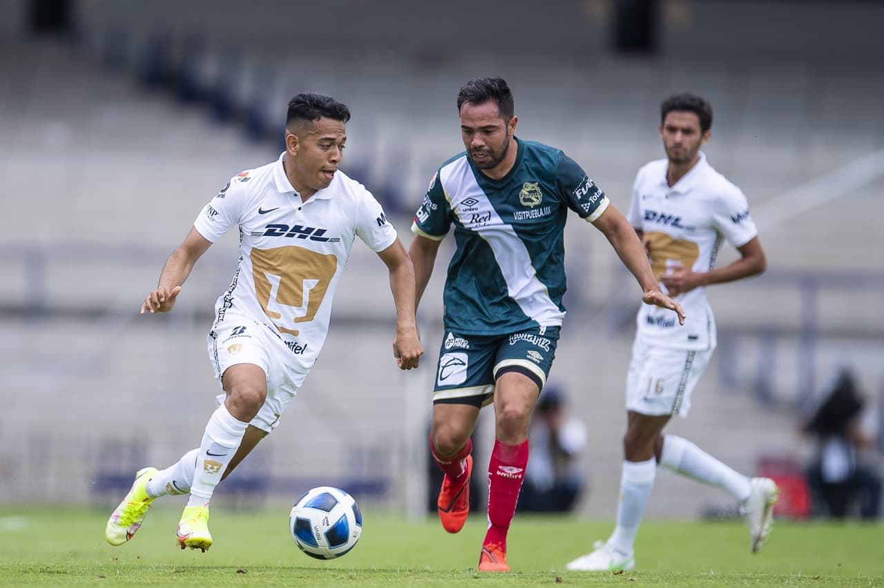 Pumas rompe su mala racha tras vencer 2-0 a Puebla en Ciudad Universitaria durante la Jornada 6 del Apertura 2021. La primera anotación fue por parte de Washington Corozco al 74' y, con penalti, Juan Ignacio Dinneno convirtió al 81.