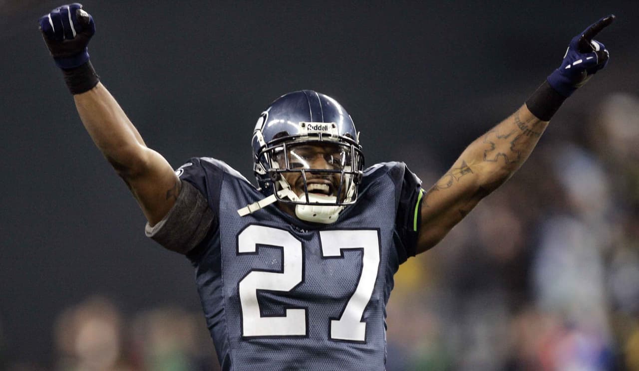 Aún así parecía que Romo anotaría por tierra pero una tackleada salvadora y milagrosa de Jordan Babineaux detuvo al pasador dándole el ovoide a los Seahawks.