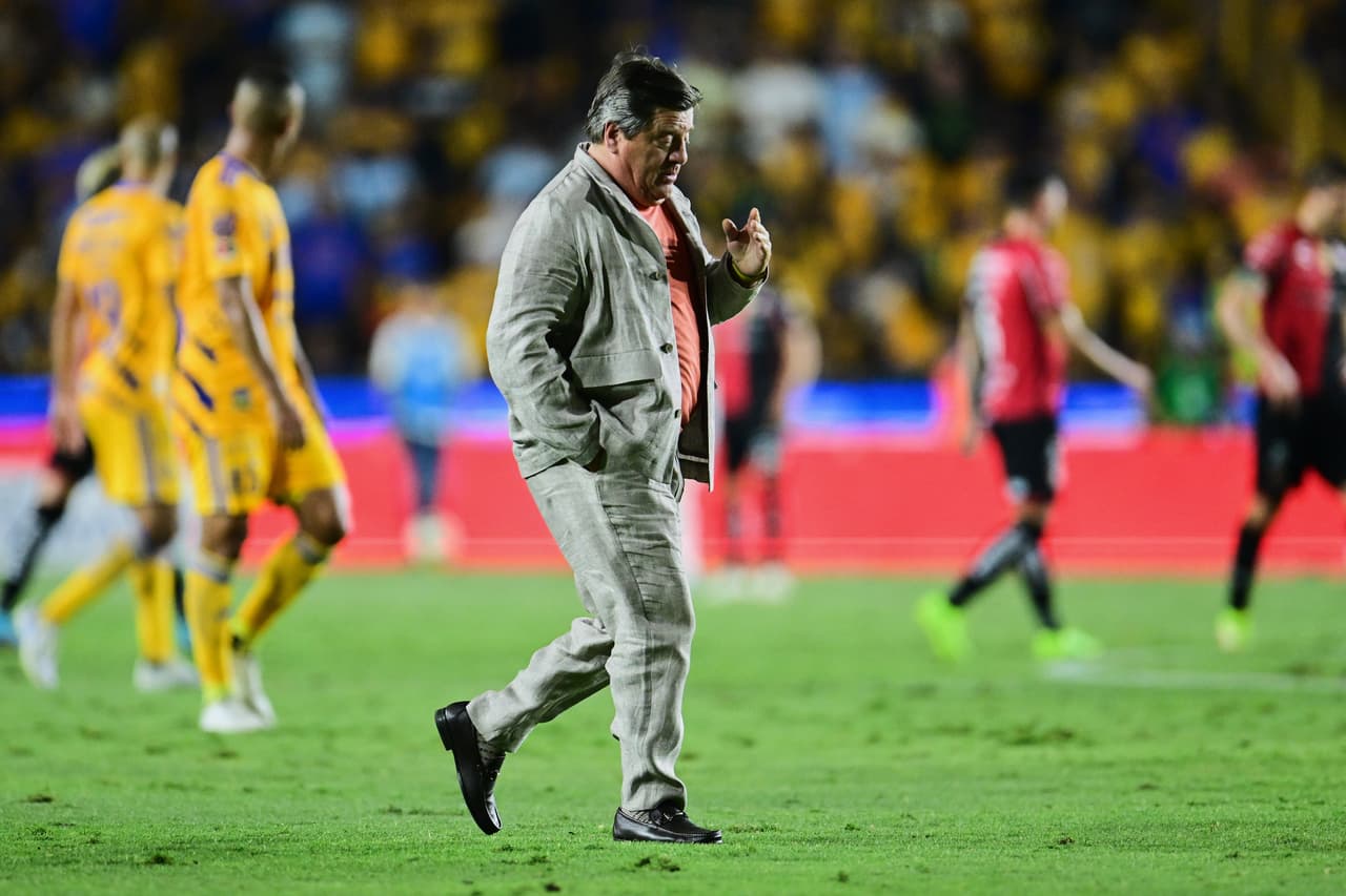 Miguel Herrera se sabía en problemas al medio tiempo.