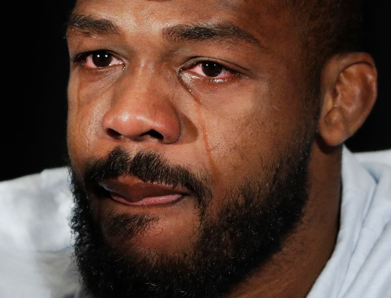 El accidente de Jones le produjo una fractura en un brazo a una mujer embarazada.